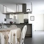 Roy - Apartment *